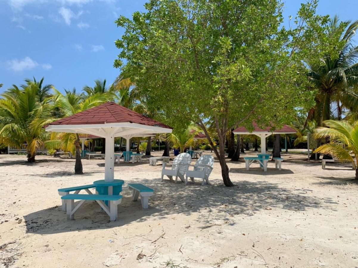 Sea Eye Hotel - Tropical Building Utila Extérieur photo