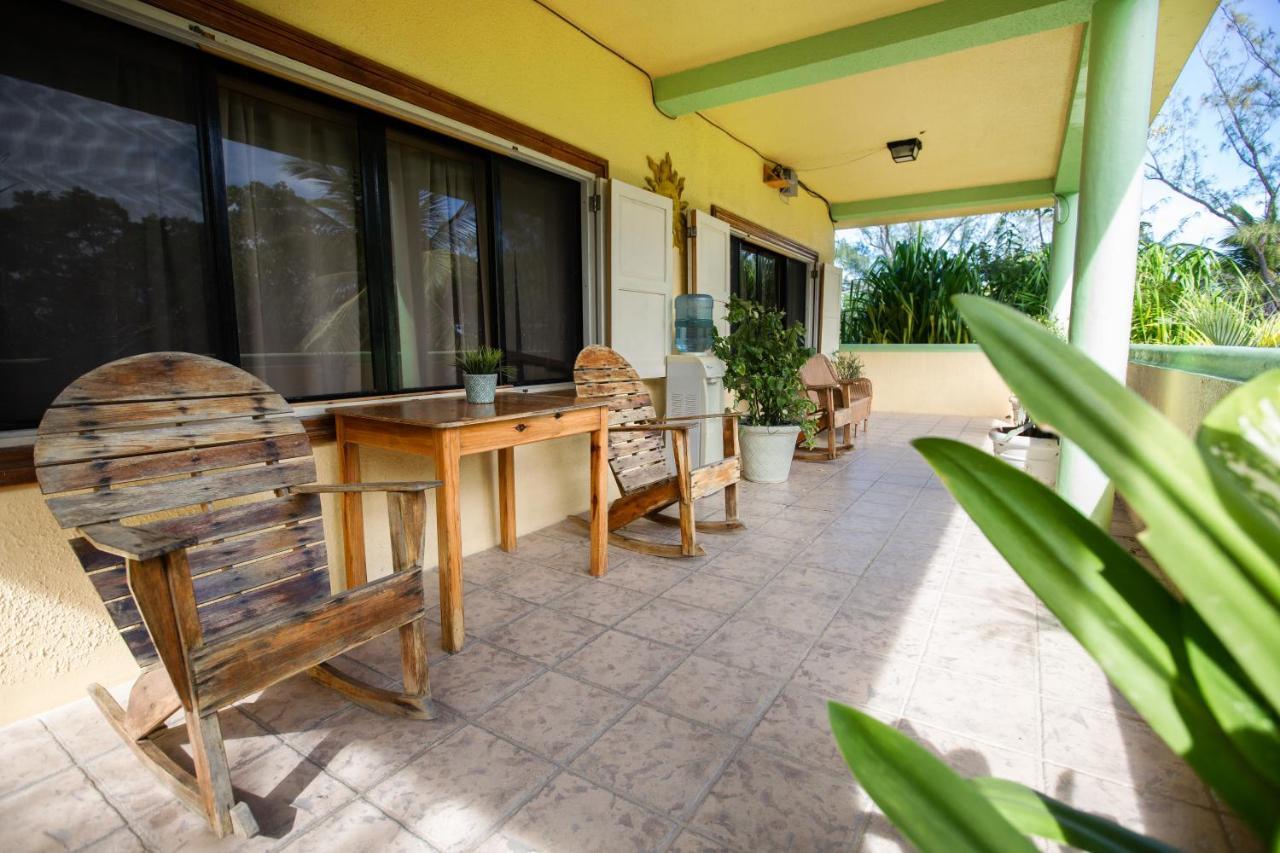 Sea Eye Hotel - Tropical Building Utila Extérieur photo