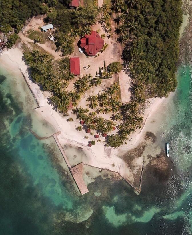 Sea Eye Hotel - Tropical Building Utila Extérieur photo