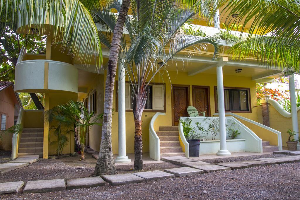 Sea Eye Hotel - Tropical Building Utila Extérieur photo